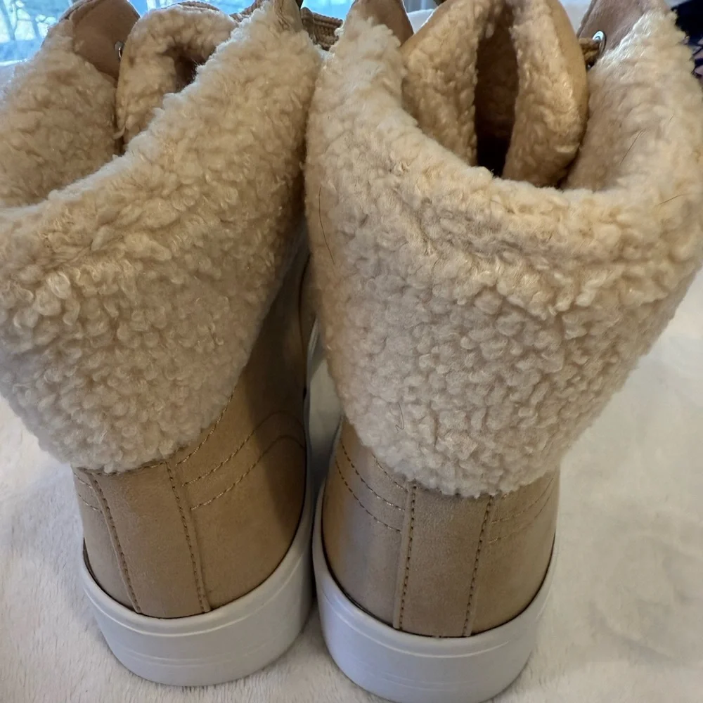Marc Fisher tan sneaker boots with a Faux Fur Lining lace up white sole SZ 11M